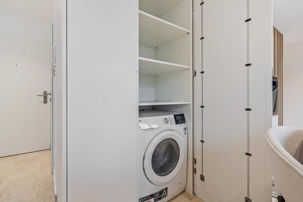 Modern Studio With King Bed, Walk To Attractions Luxemburgo Exterior foto